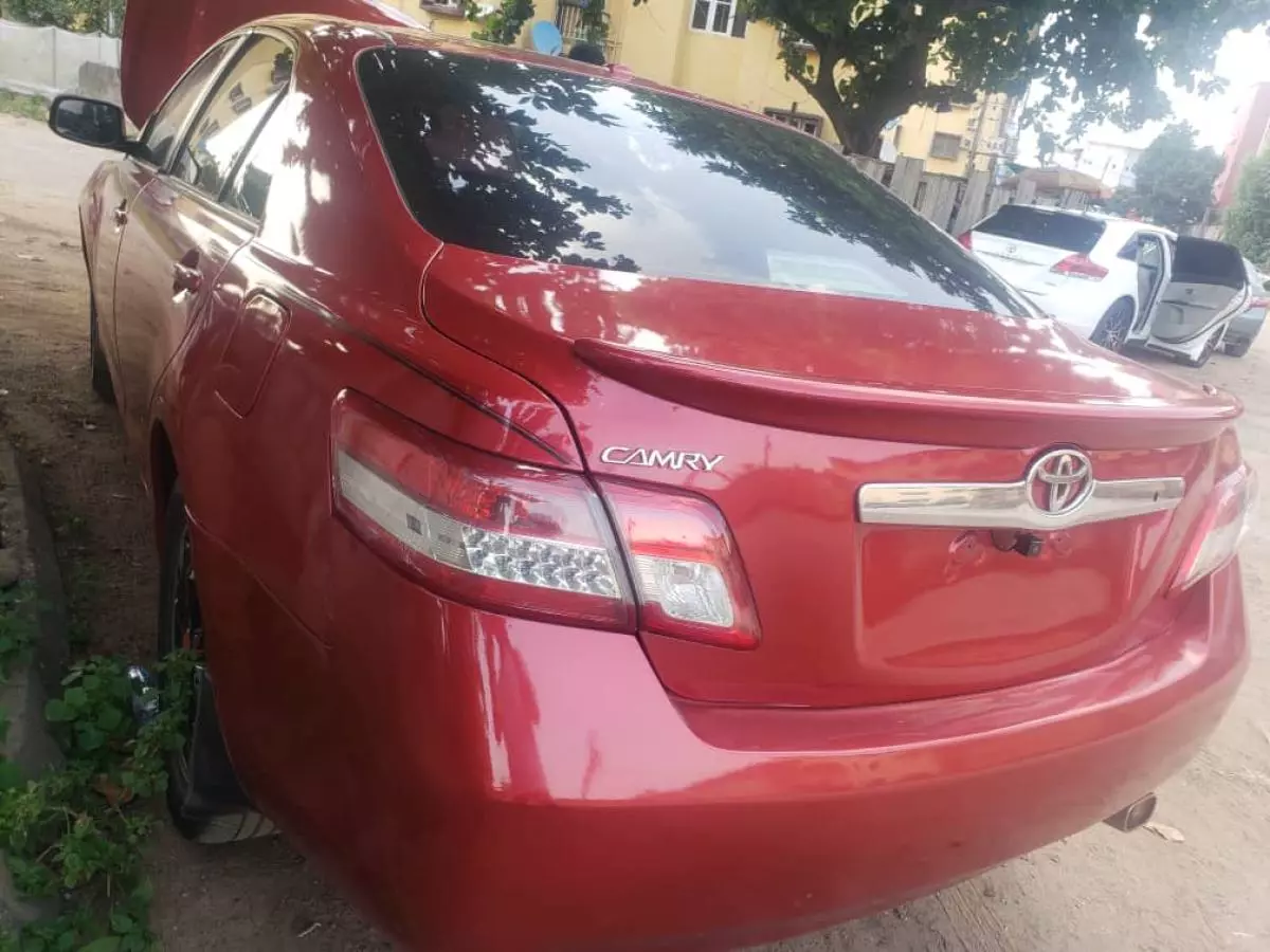 Toyota Camry   - 2011