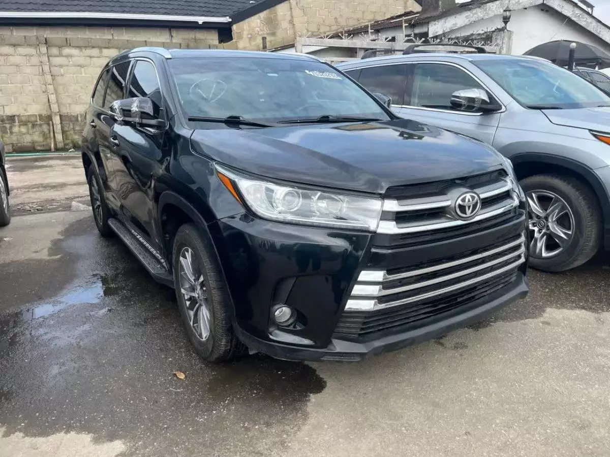 Toyota Highlander   - 2017