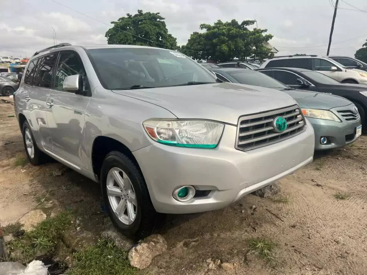 Toyota Highlander   - 2010