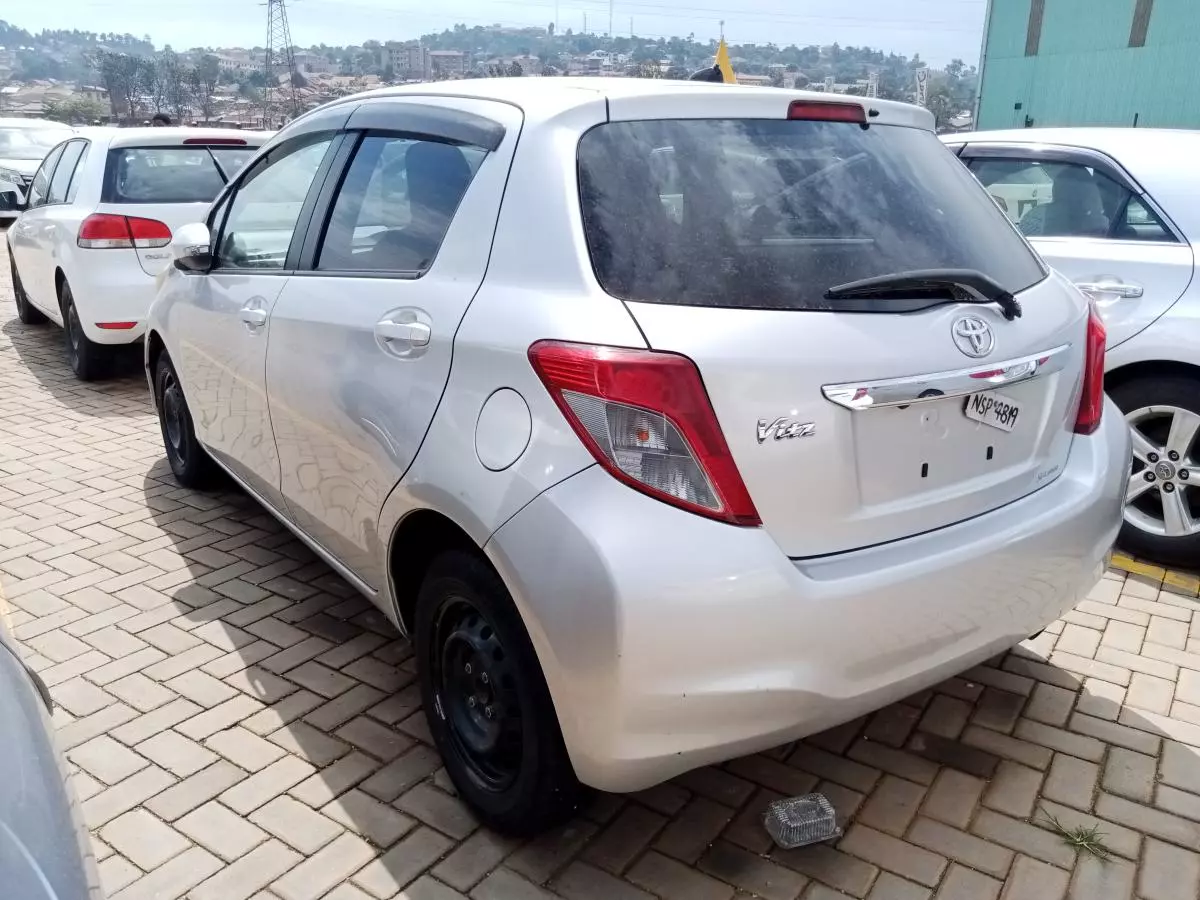 Toyota Vitz   - 2011