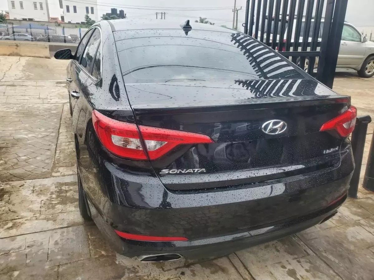 Hyundai Sonata   - 2015