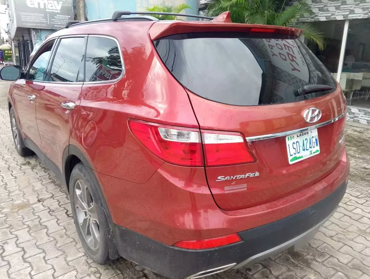 Hyundai Santa Fe   - 2014