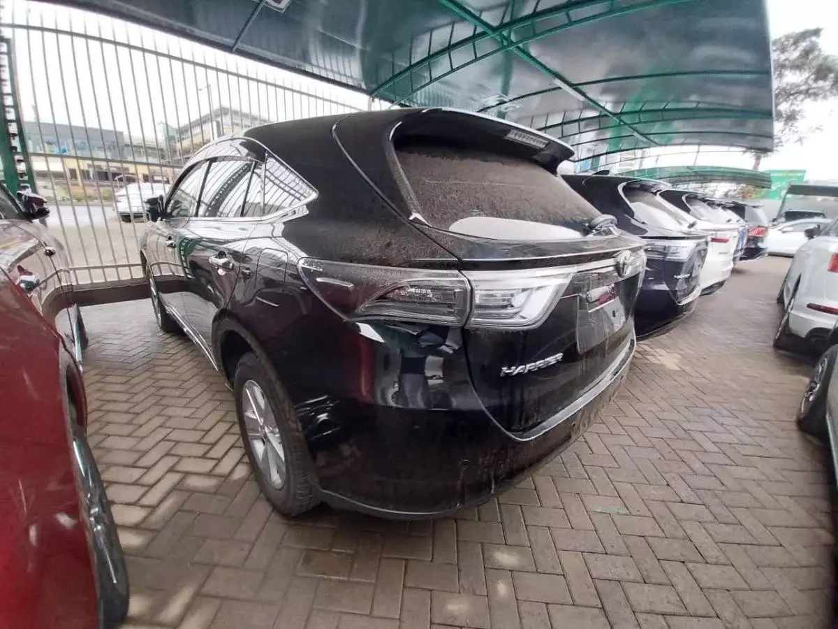 Toyota Harrier   - 2017