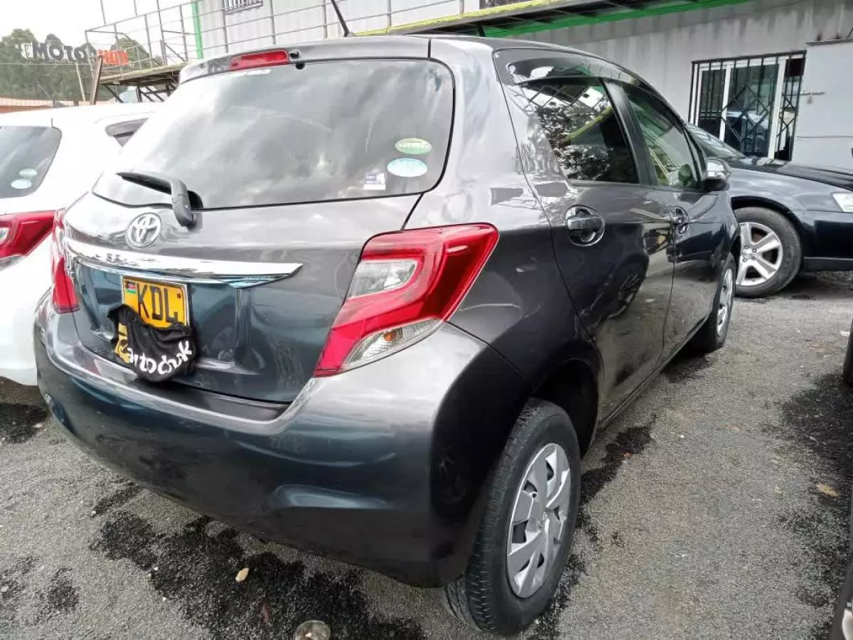 Toyota Vitz   - 2016