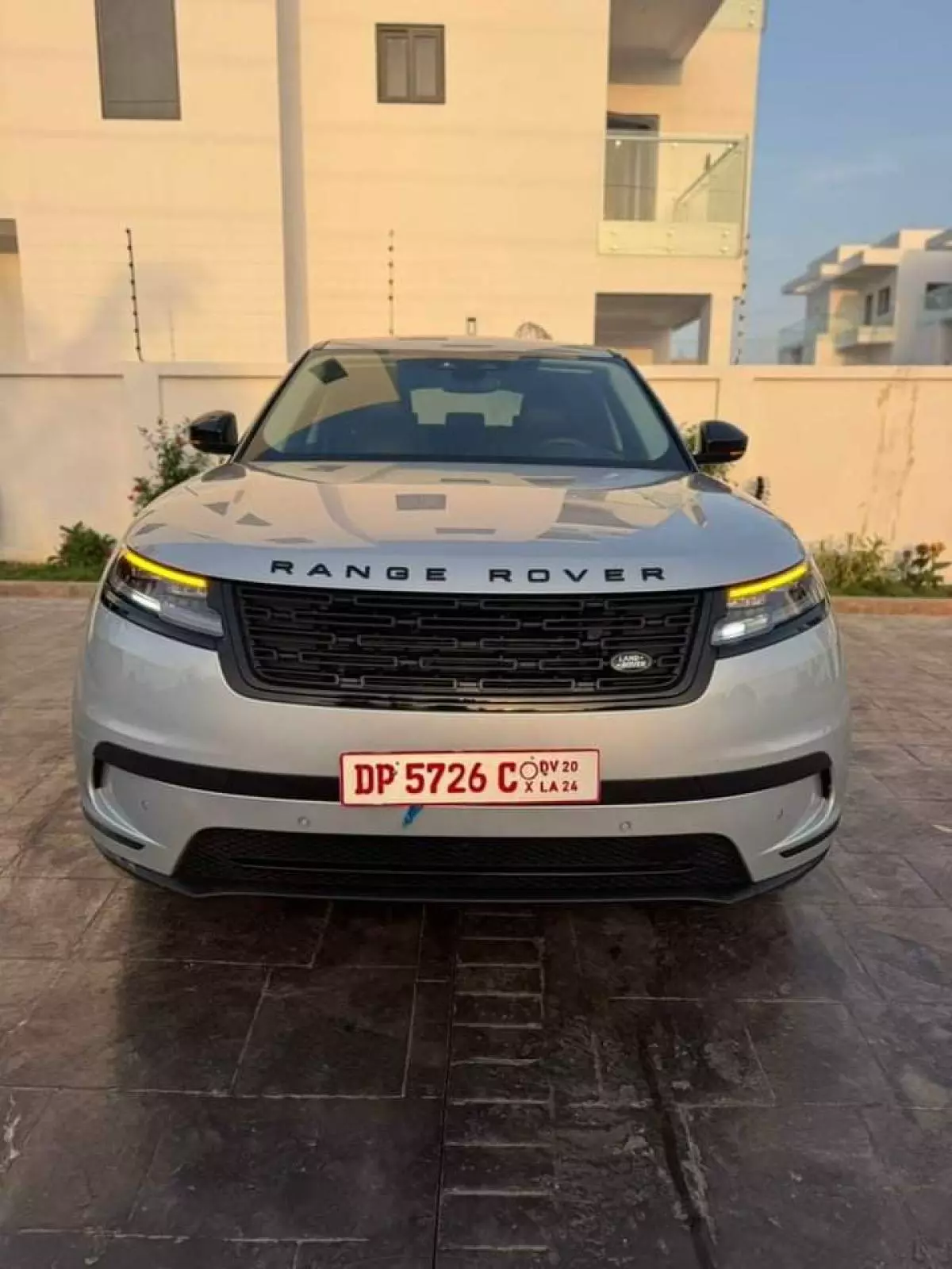 Land Rover Range Rover Velar   - 2024