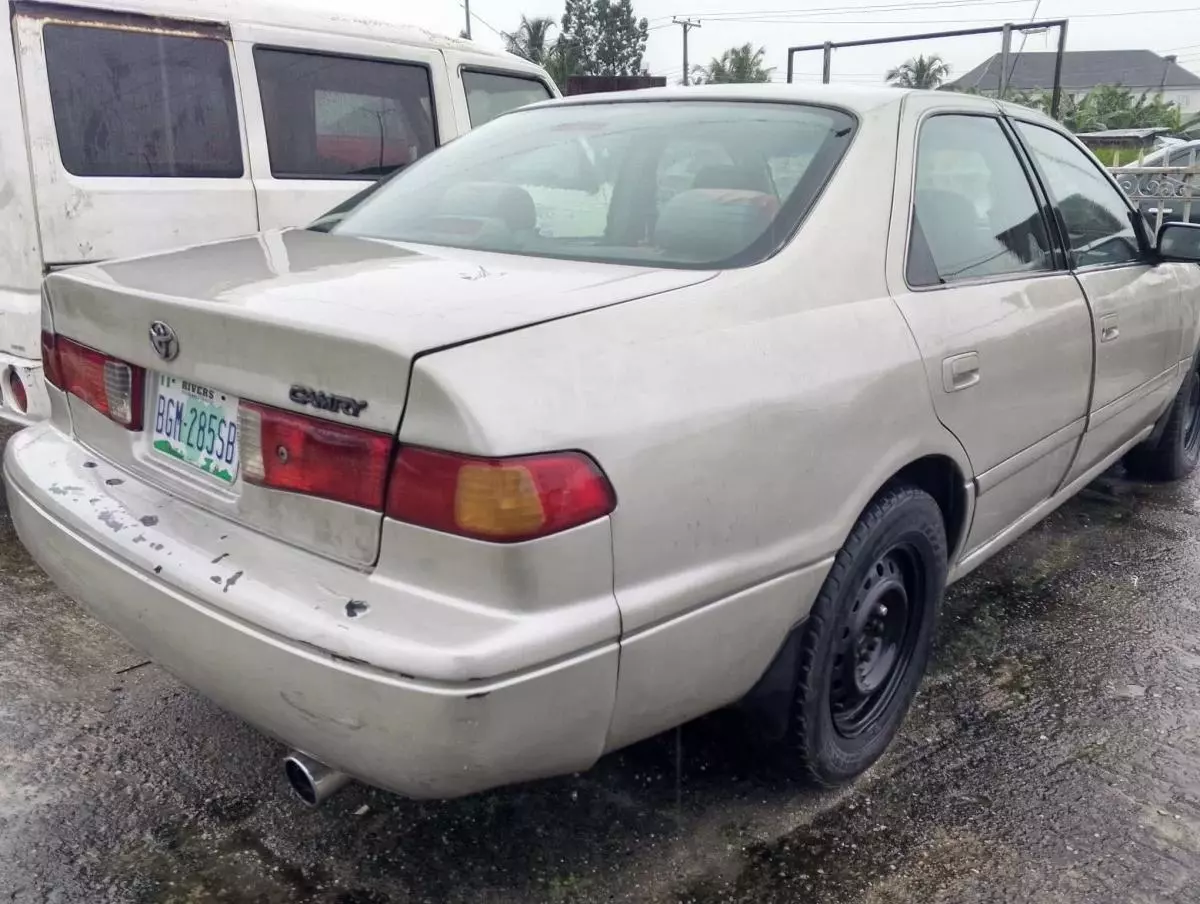 Toyota Camry   - 1998