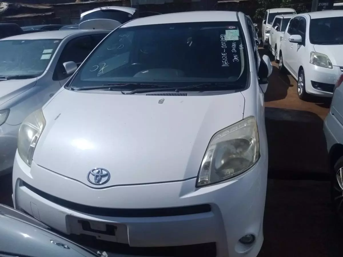 Toyota Passo Sette   - 2010