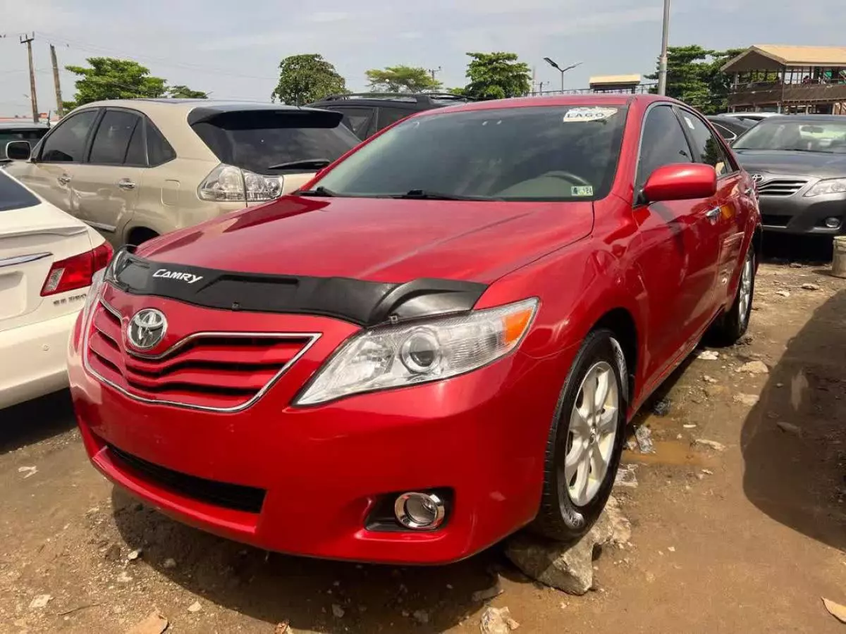 Toyota Camry   - 2011