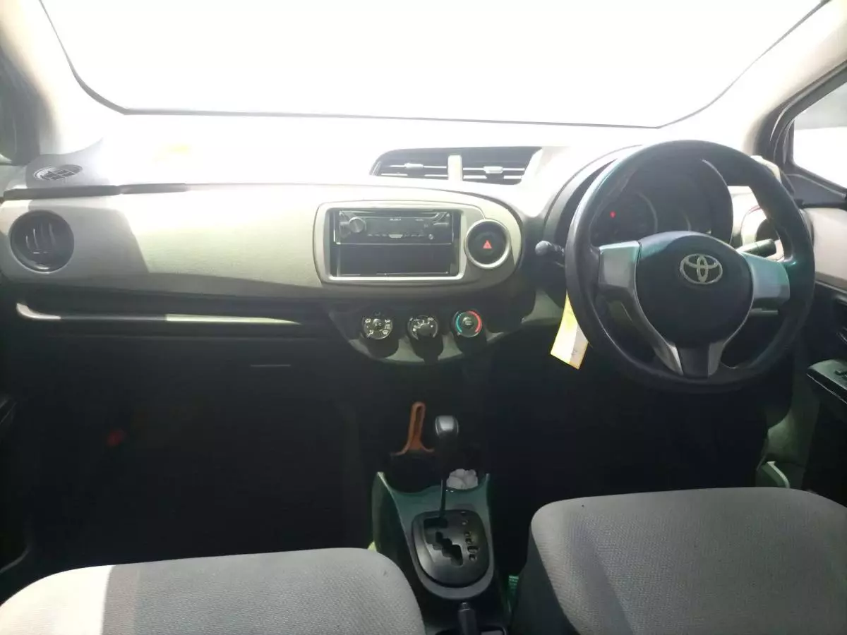 Toyota Vitz - 2012