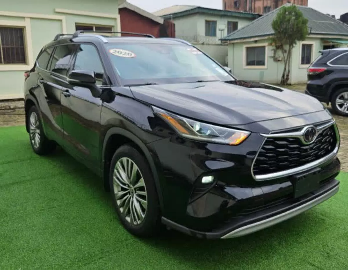 Toyota Highlander   - 2020