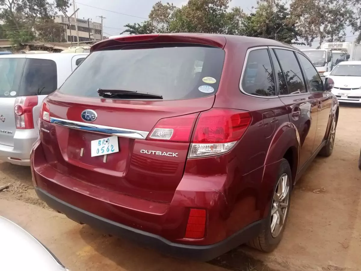 Subaru Outback   - 2010