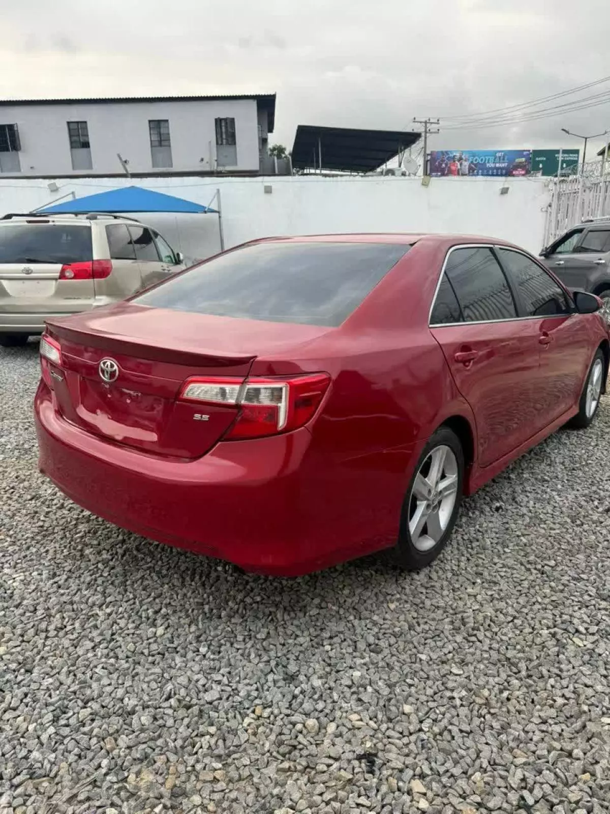 Toyota Camry   - 2014