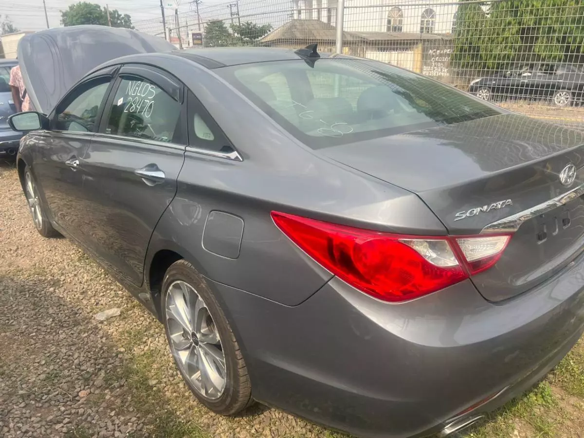 Hyundai Sonata   - 2013