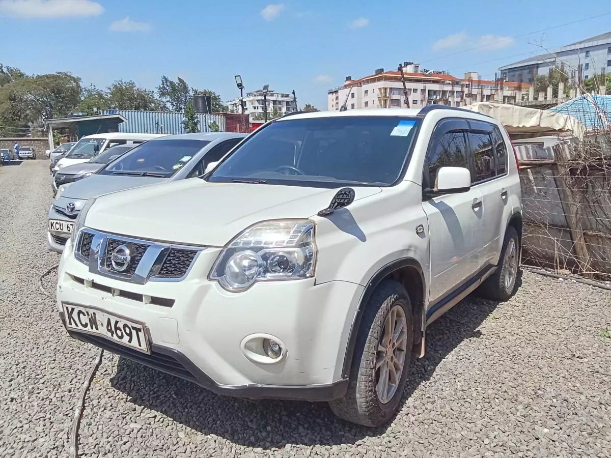 Nissan X-TRAIL   - 2010