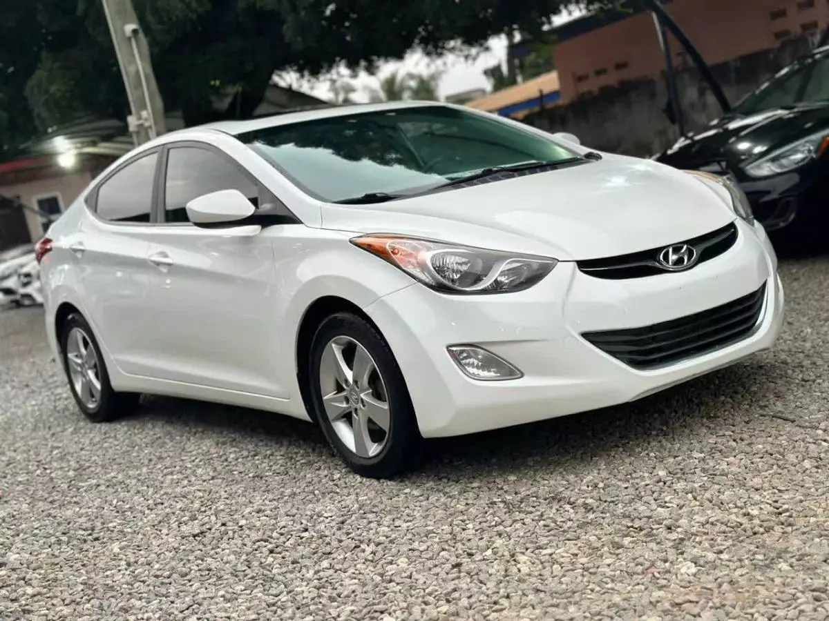 Hyundai Elantra   - 2015