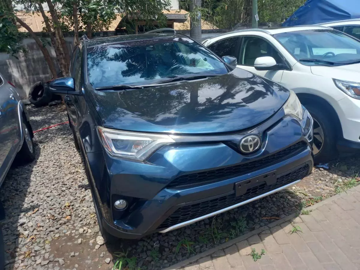 Toyota RAV 4   - 2018