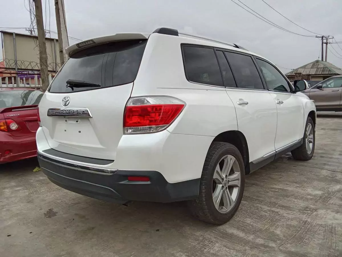 Toyota Highlander   - 2012