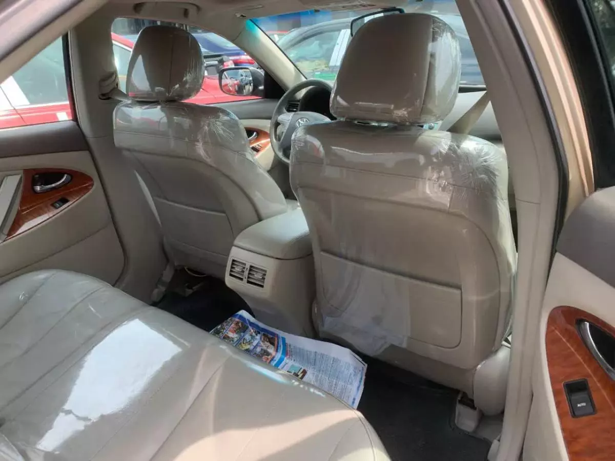 Toyota Camry - 2010