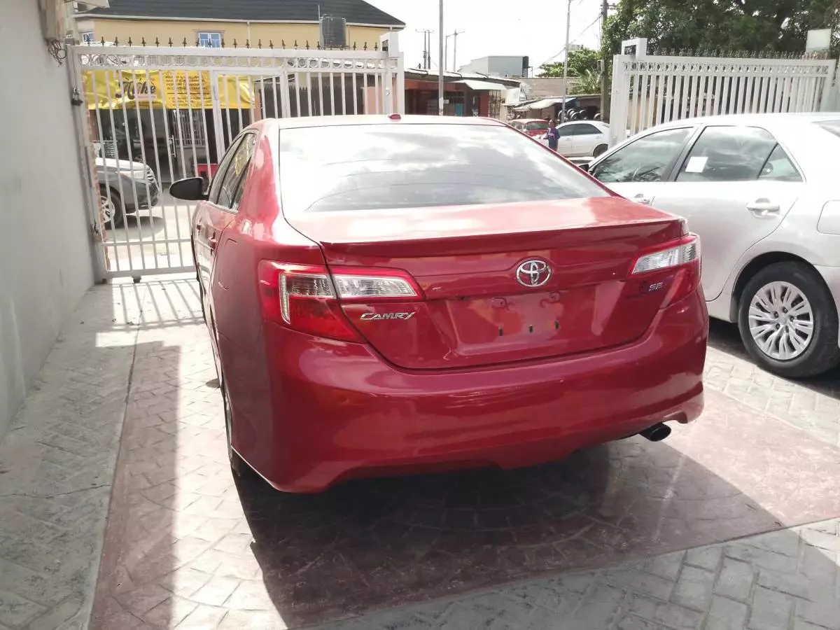 Toyota Camry   - 2012