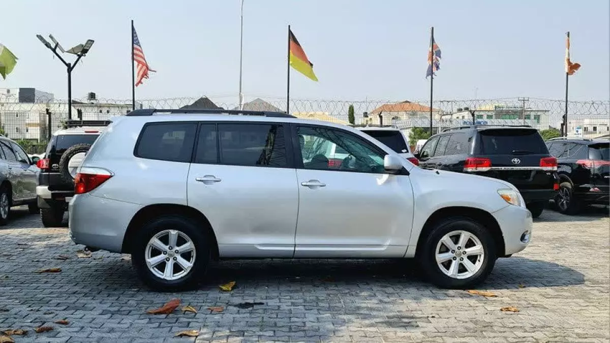 Toyota Highlander   - 2010