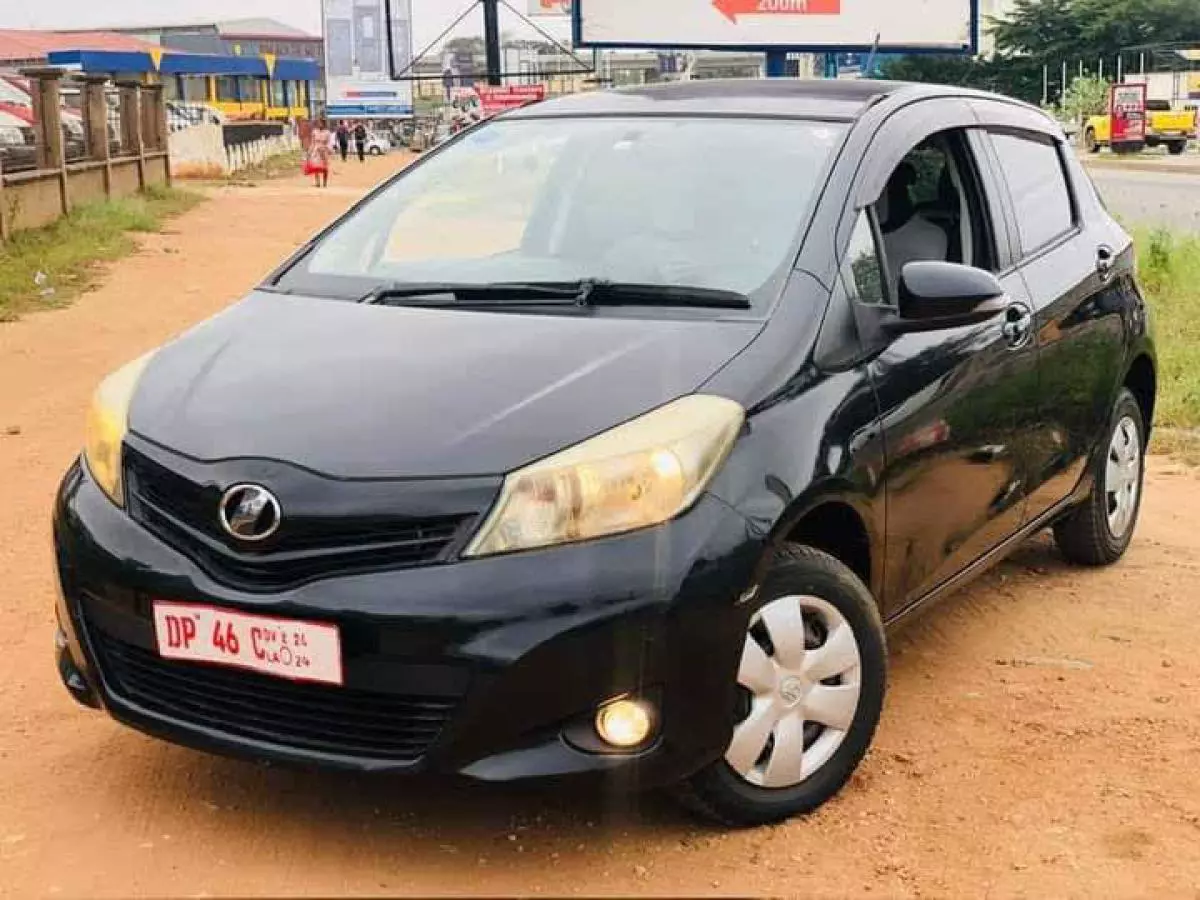 Toyota Vitz   - 2013