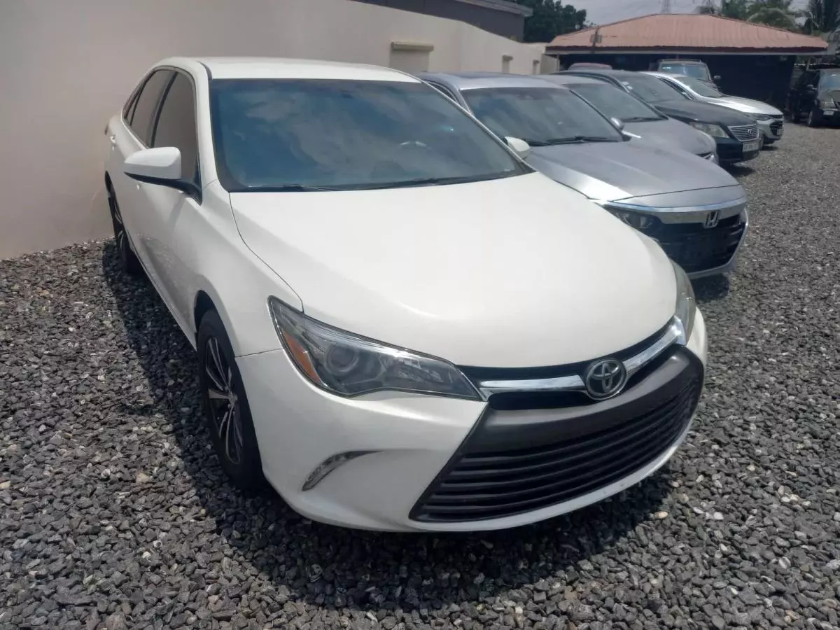 Toyota Camry   - 2016