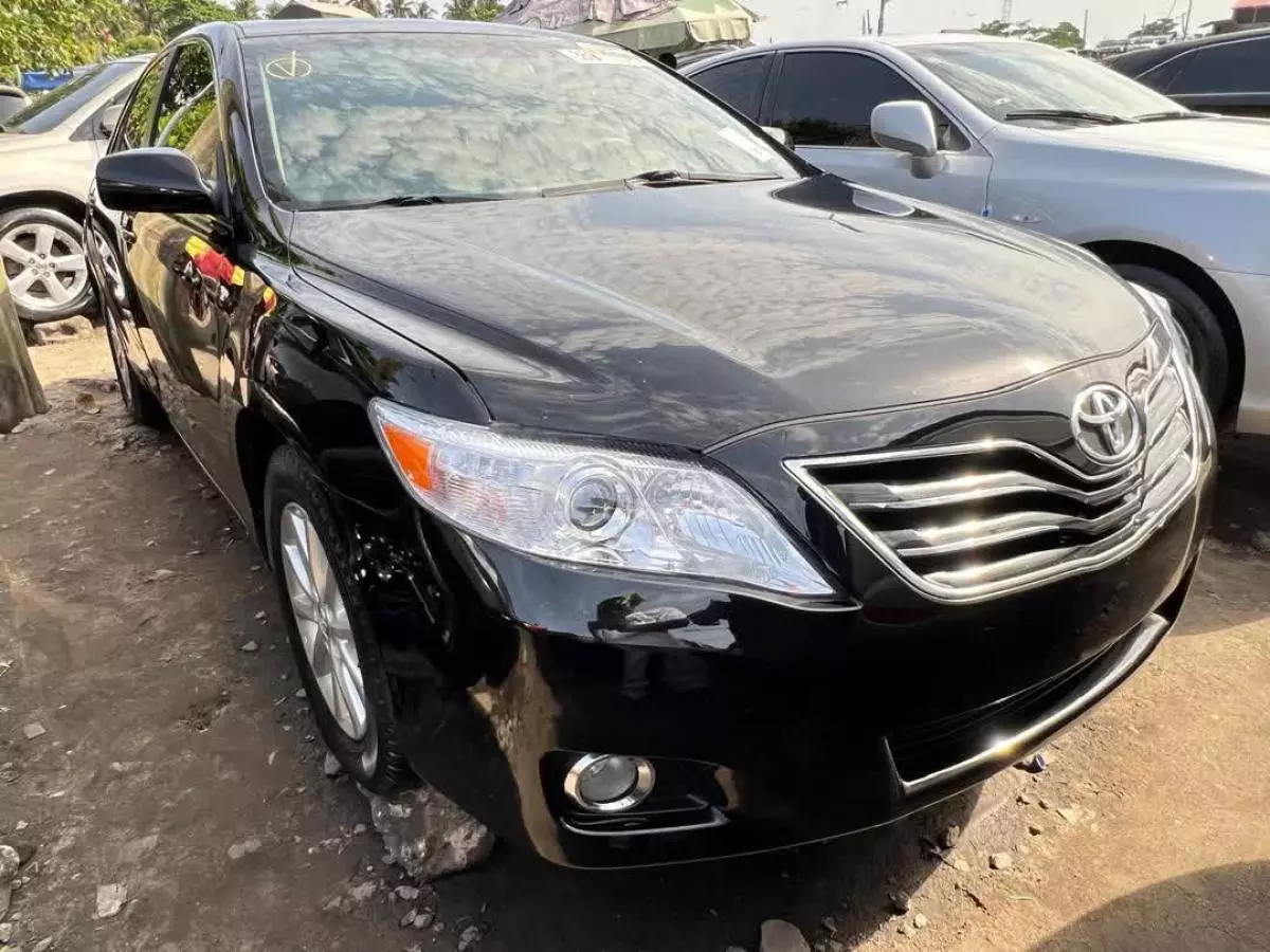 Toyota Camry   - 2010