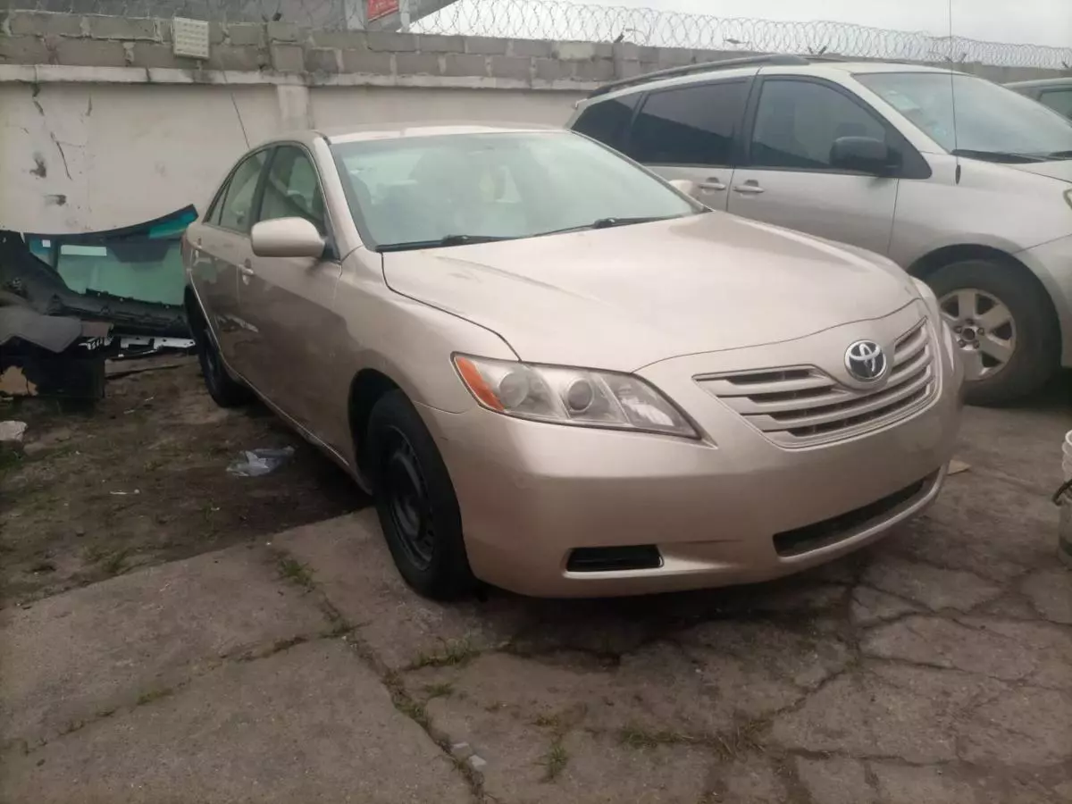 Toyota Camry   - 2009