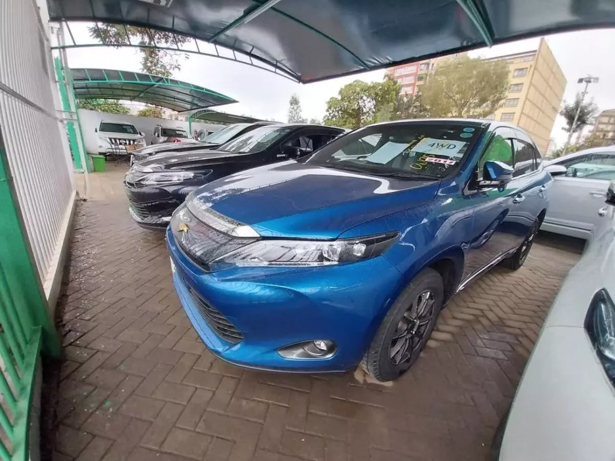 Toyota Harrier   - 2017