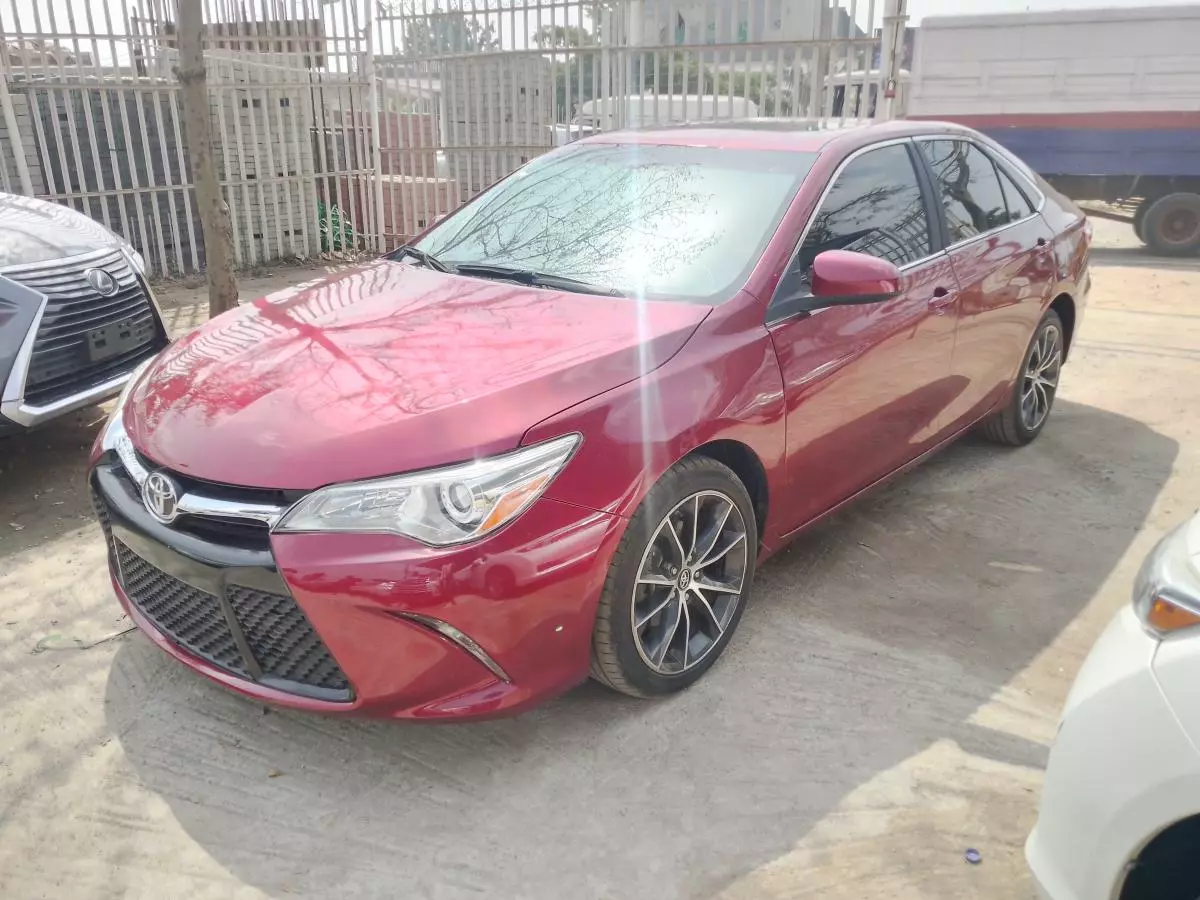 Toyota Camry   - 2016