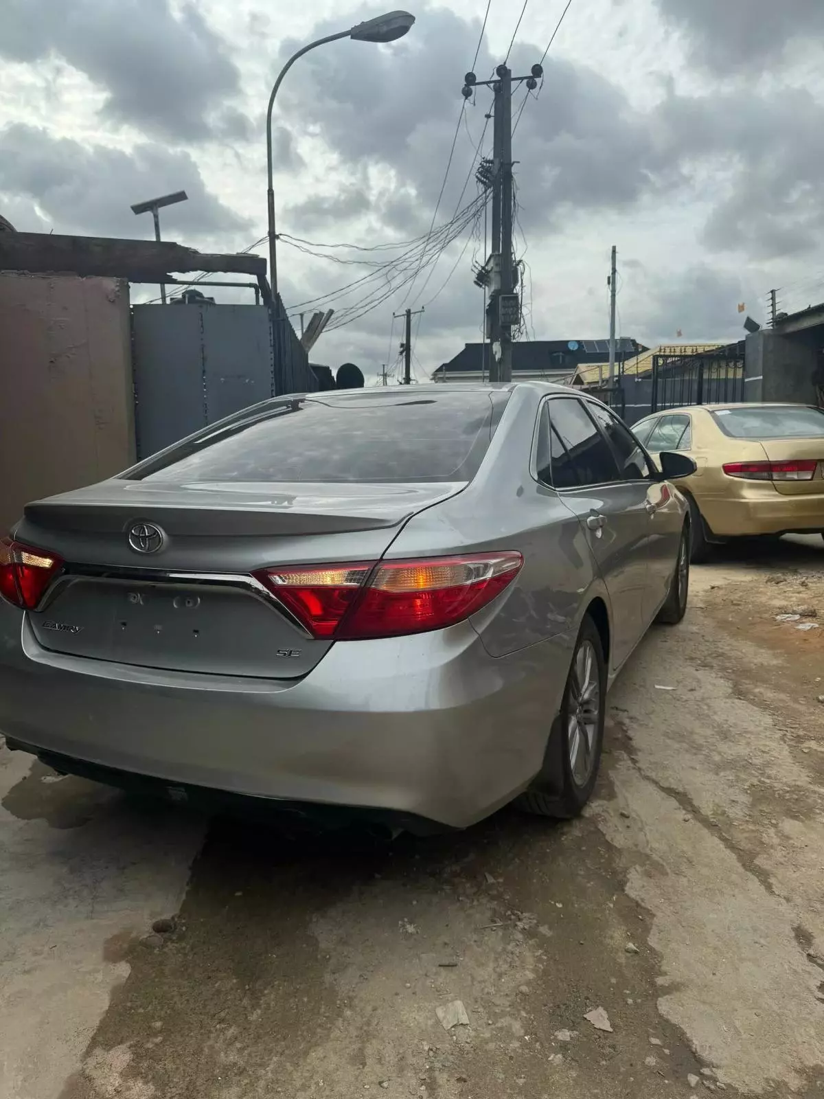 Toyota Camry   - 2016