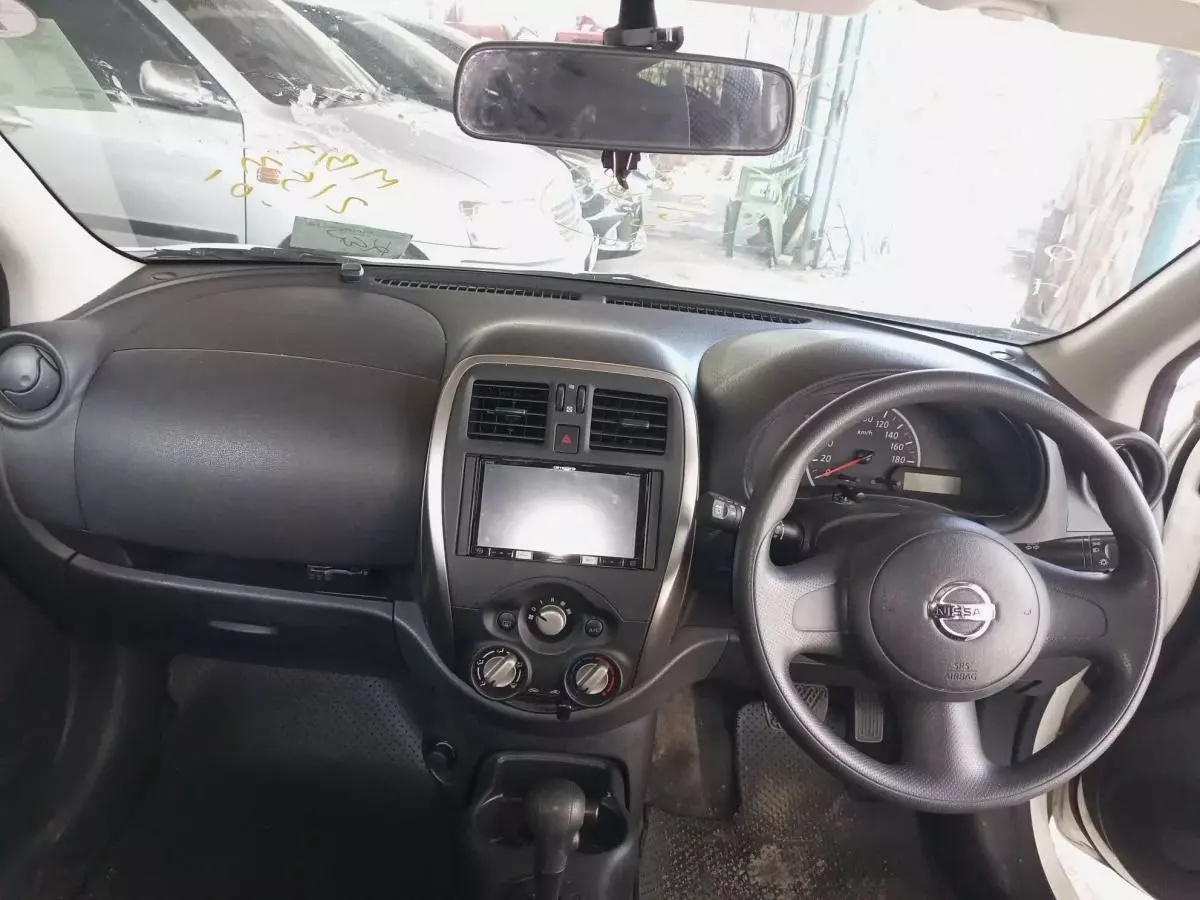 Nissan March - 2015