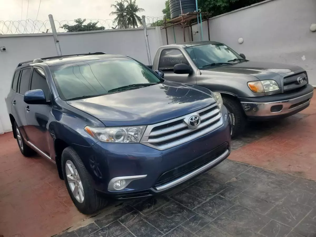 Toyota Highlander   - 2014