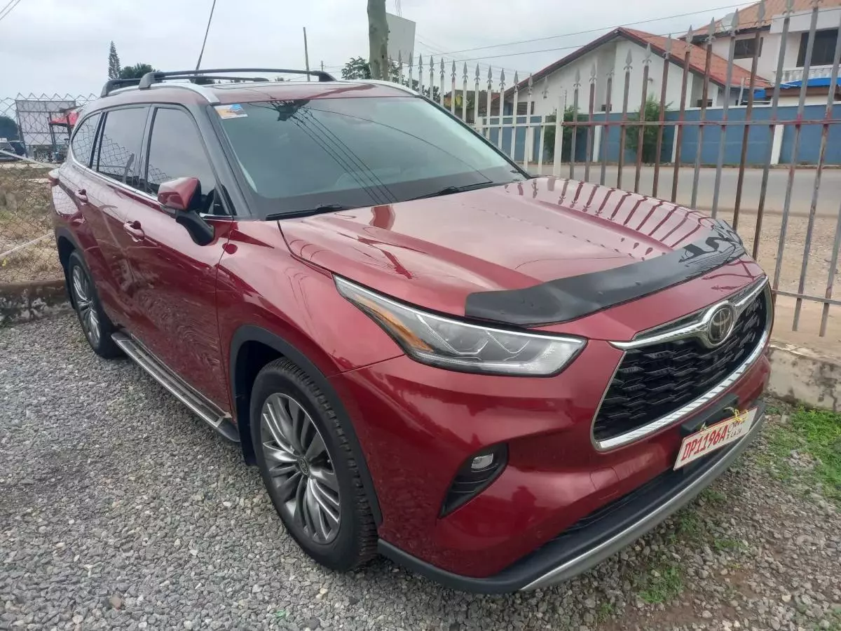 Toyota Highlander   - 2021