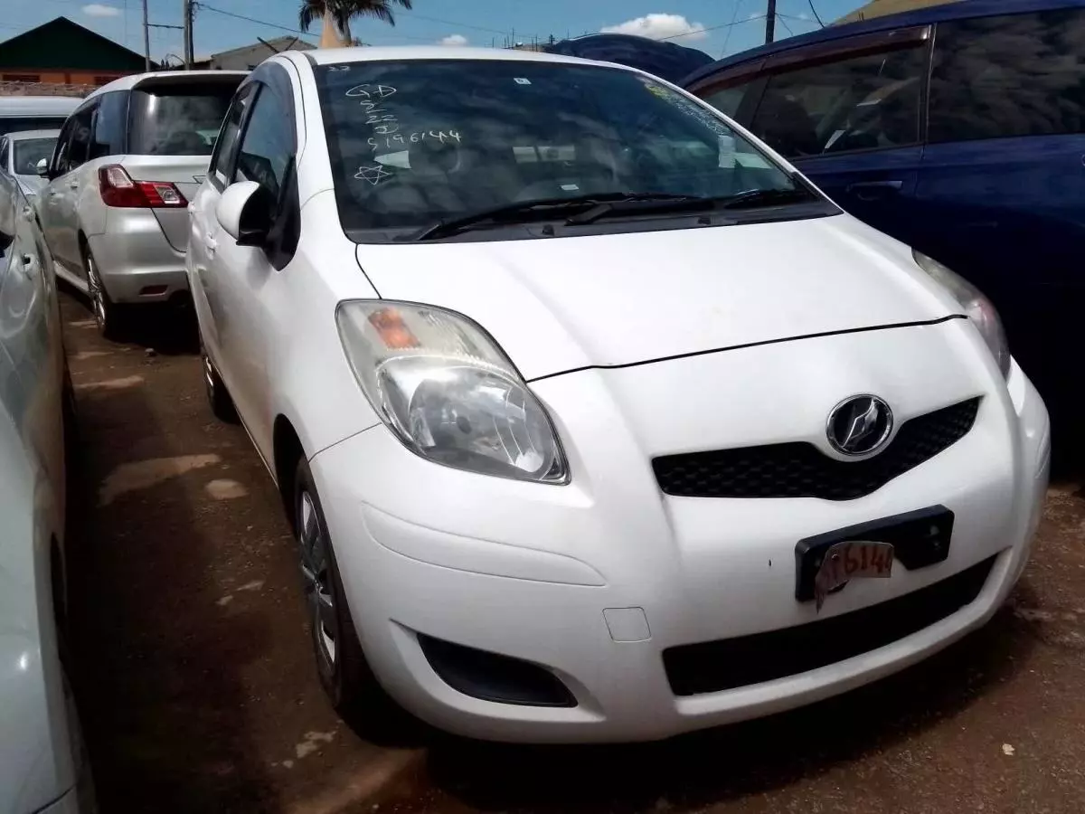 Toyota Vitz   - 2010