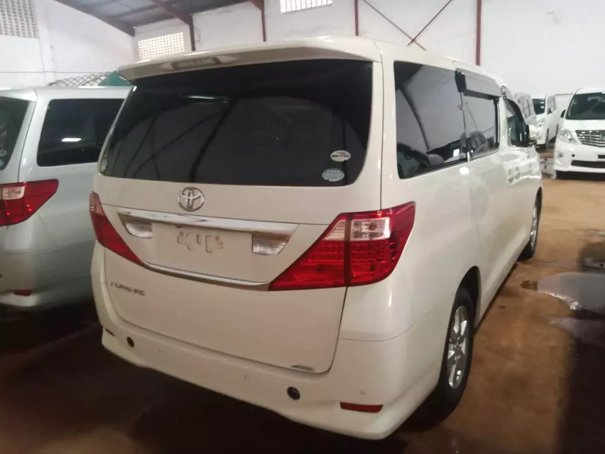 Toyota Alphard   - 2009