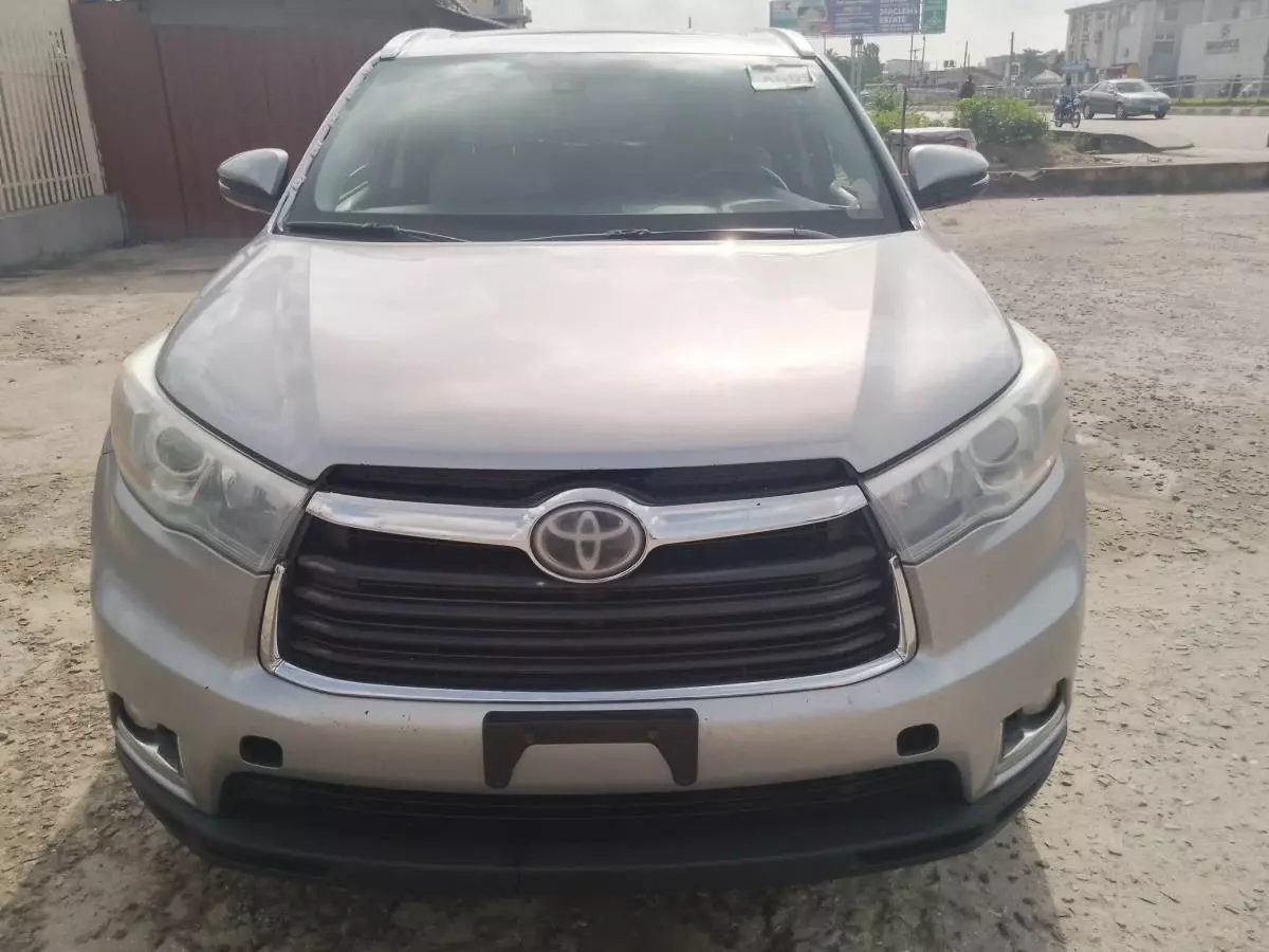 Toyota Highlander   - 2015