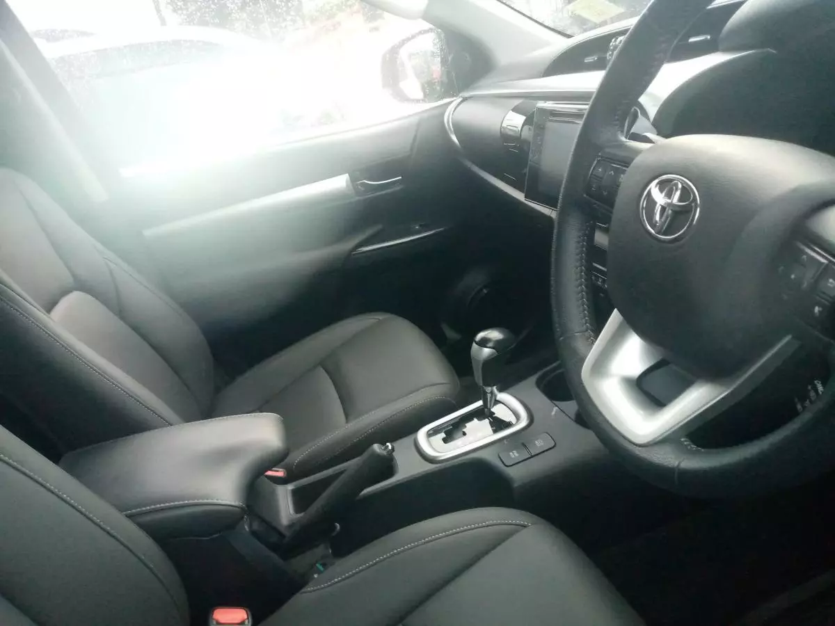 Toyota Hilux - 2015