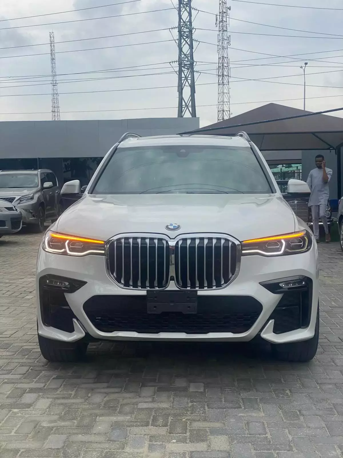 BMW X7   - 2021