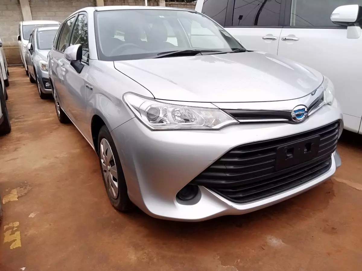 Toyota Fielder hybrid    - 2015