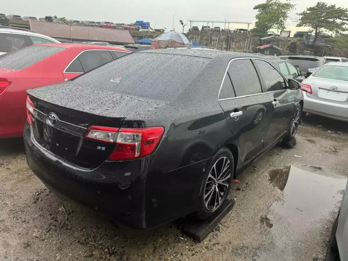 Toyota Camry   - 2012