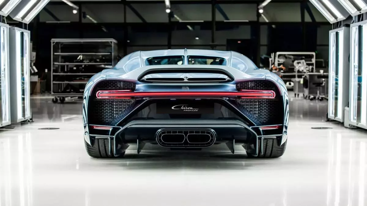 Bugatti Chiron   - 2017