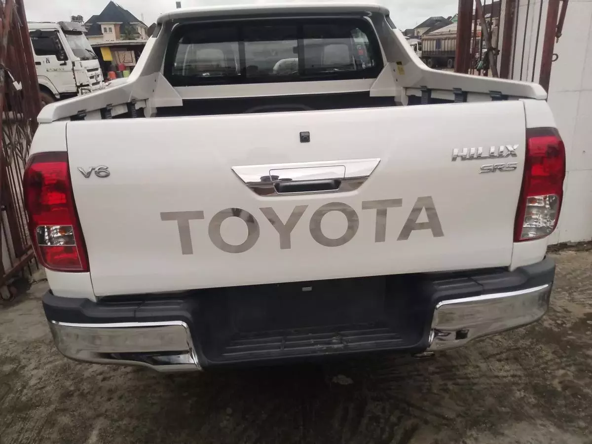 Toyota Hilux   - 2020