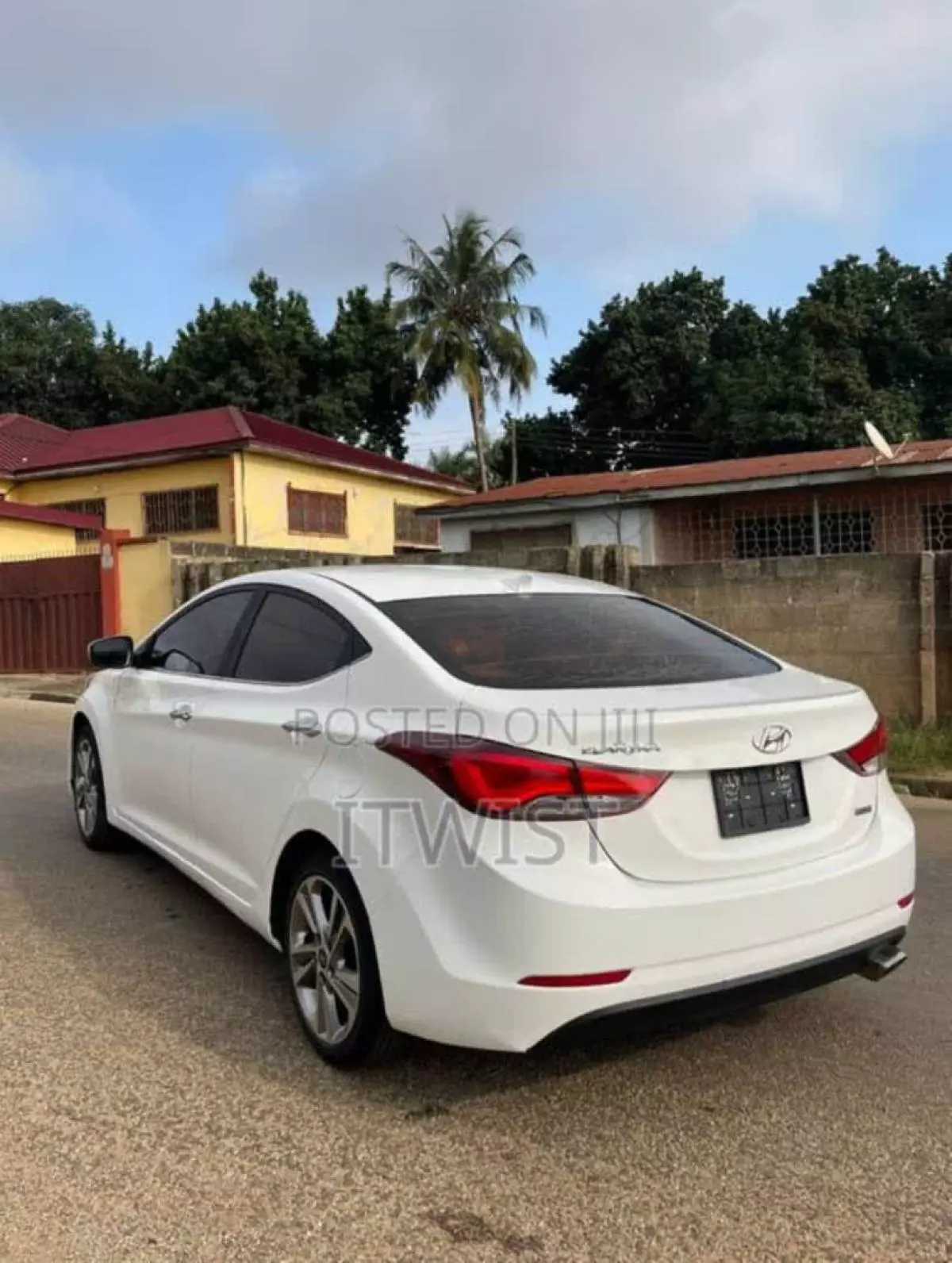 Hyundai Elantra   - 2014