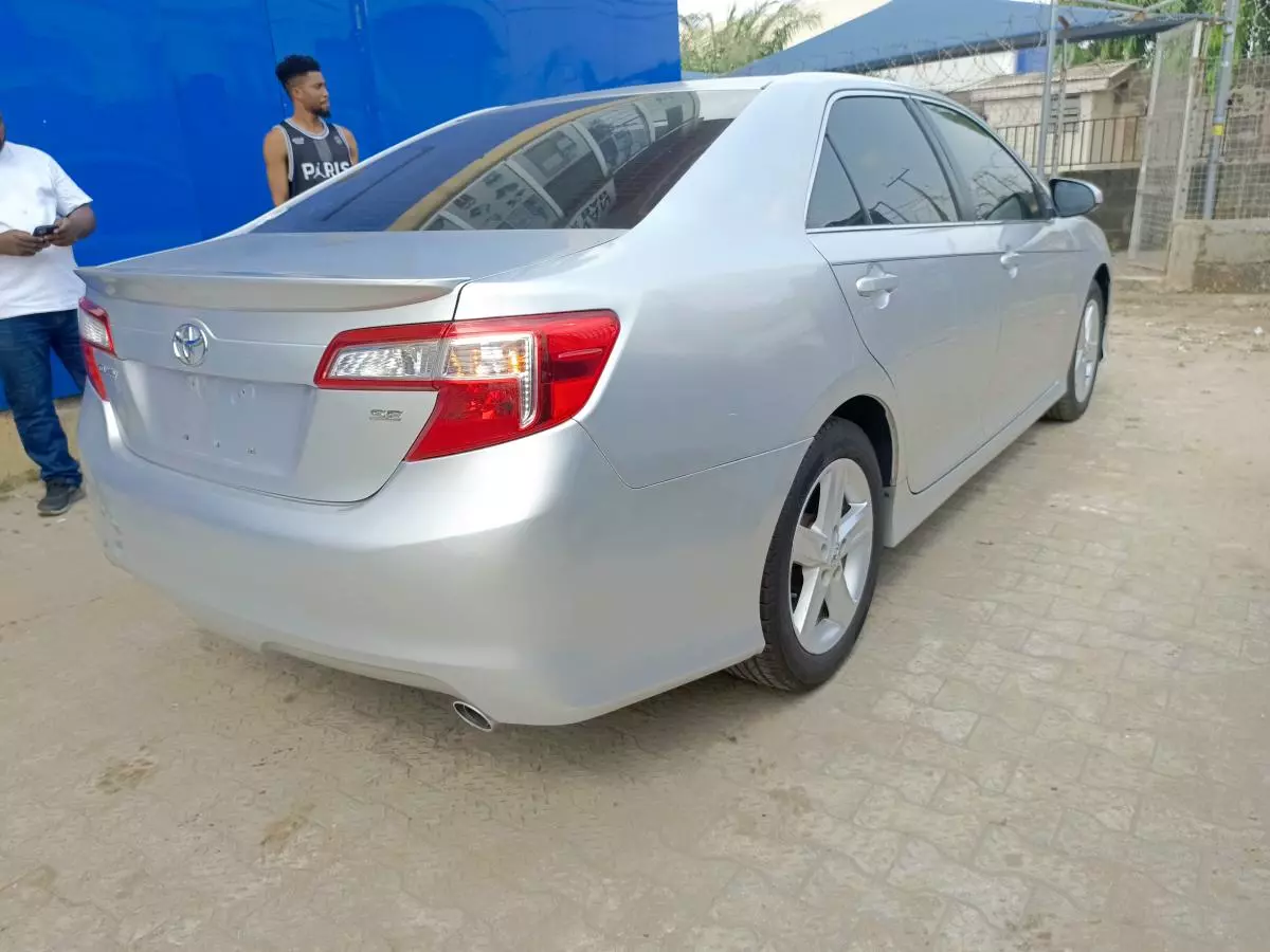 Toyota Camry   - 2012