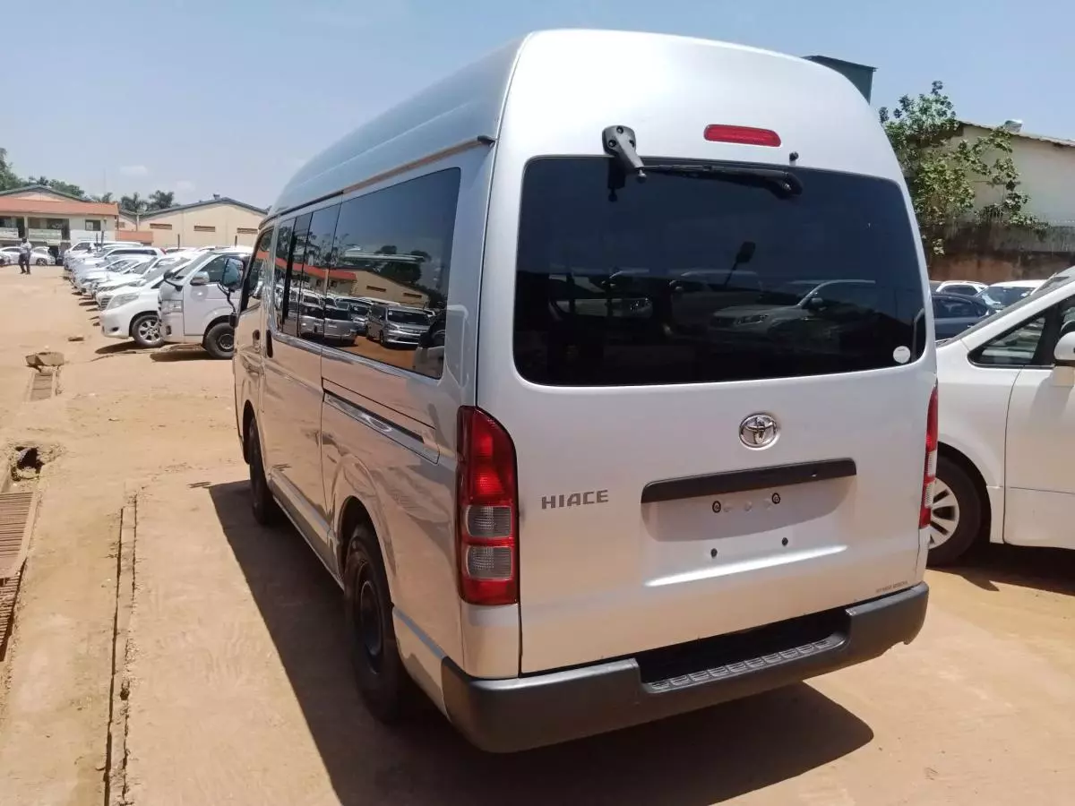 Toyota Hiace   - 2013