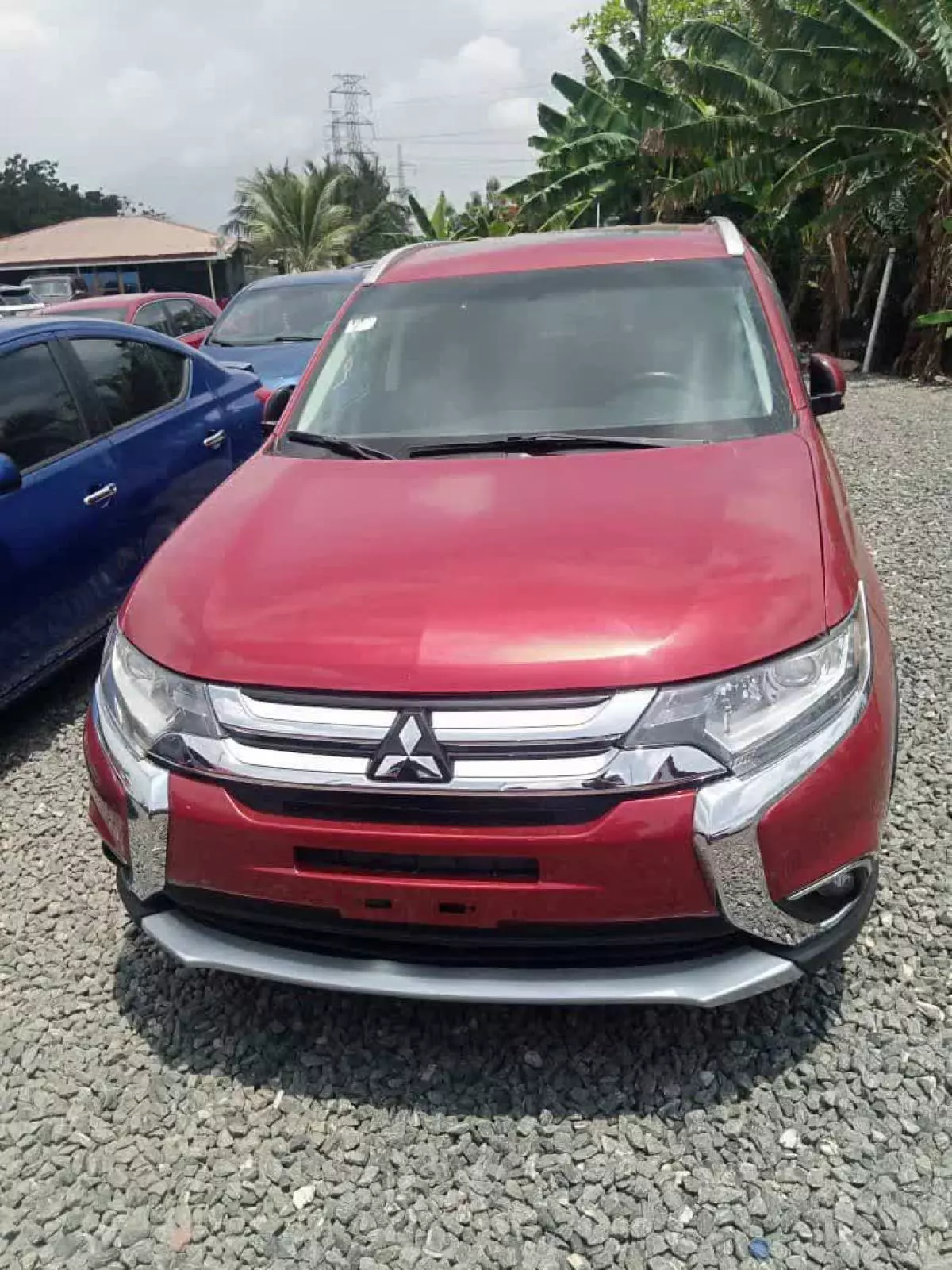 Mitsubishi OUTLANDER   - 2016