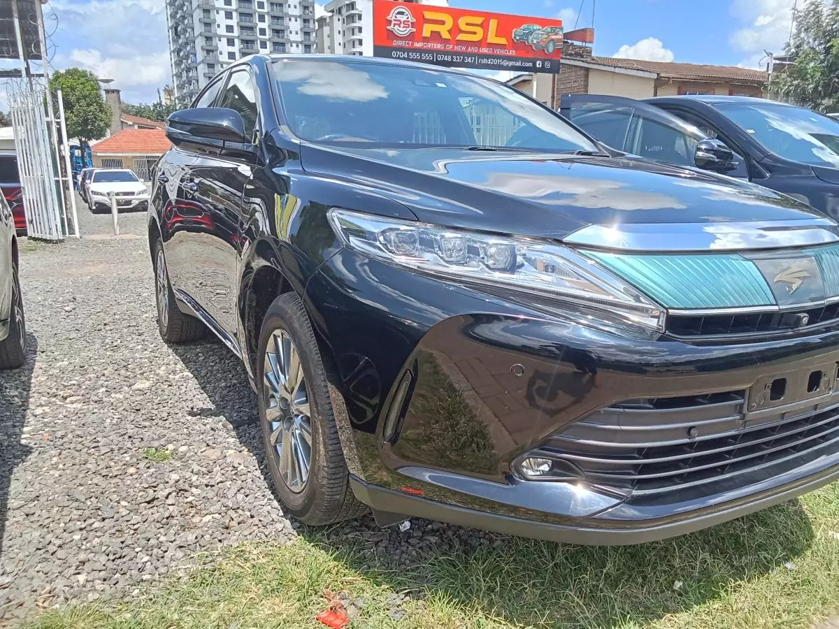 Toyota Harrier   - 2017