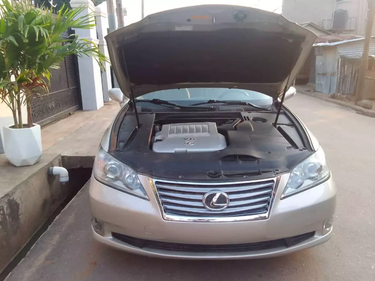 Lexus ES 350   - 2010