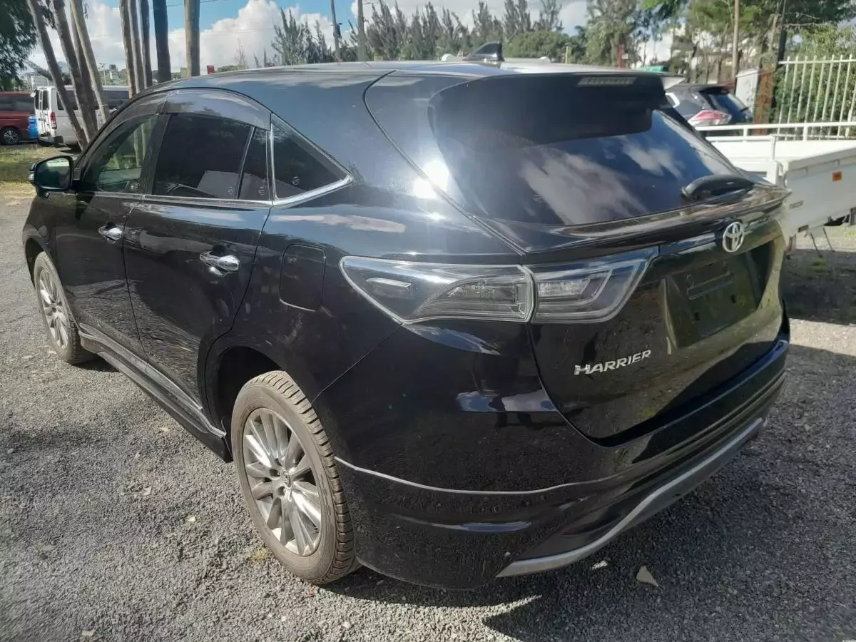 Toyota Harrier   - 2016